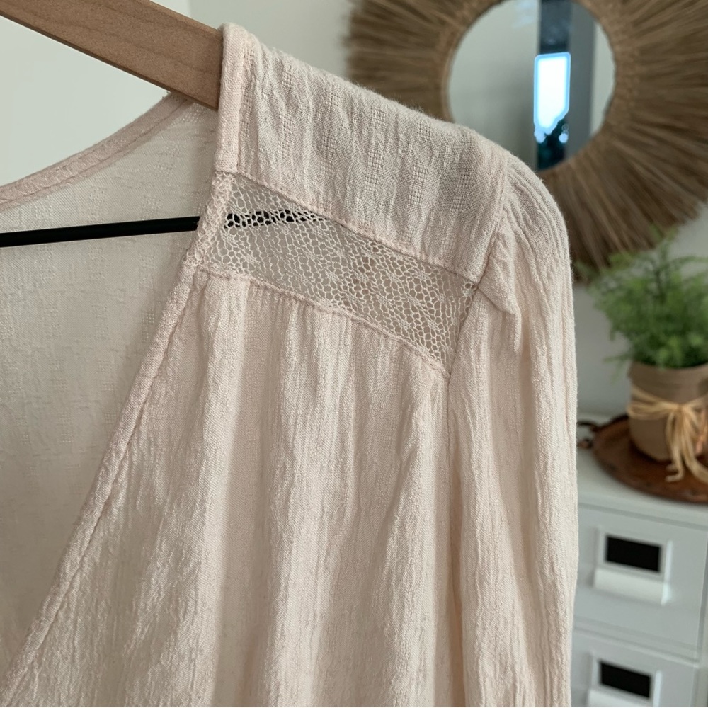 ๐ชด$5/25๐ชด American Eagle Blush Pink Lace V-Neck Peplum Blouse Top Small - Picture 4 of 15